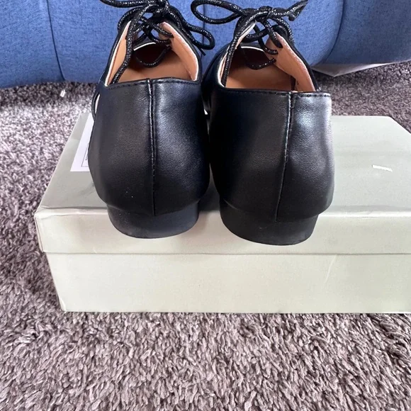 Black Ballet flat with cutouts. - Picture 4 of 5